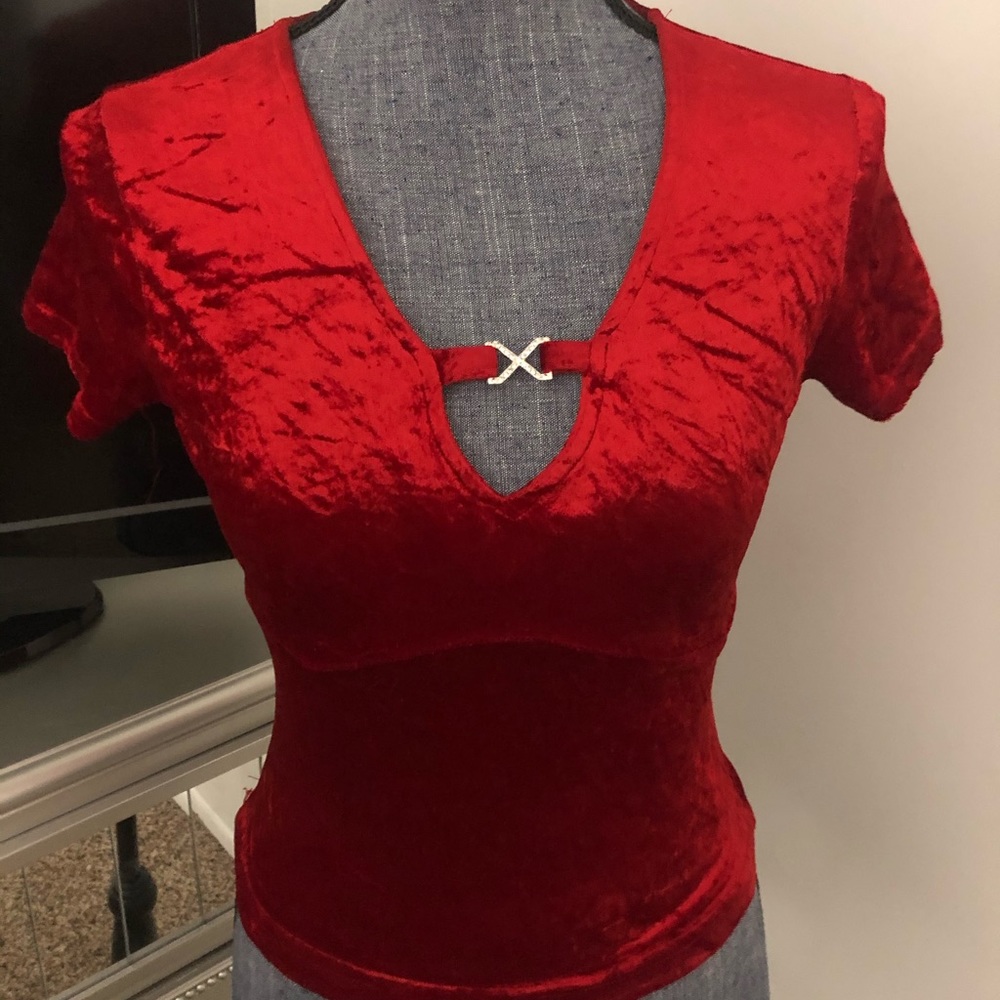 💟Velvety Red w/Rhinestone VNeck w/Keyhole Top